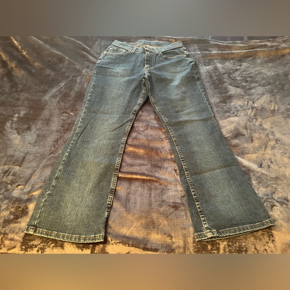 Medium Wash Jeans 99% Cotton 1% Spandex Size 12 - Picture 1 of 8